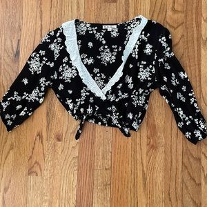 Adorable black and white floral print FLL cropped blouse with eyelet detail